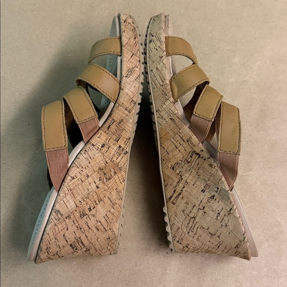 CROCS Tan A-Leigh Leather Multi Straps Slides Cork Wedge Women’s Sandals, Size 6 - Picture 11 of 15